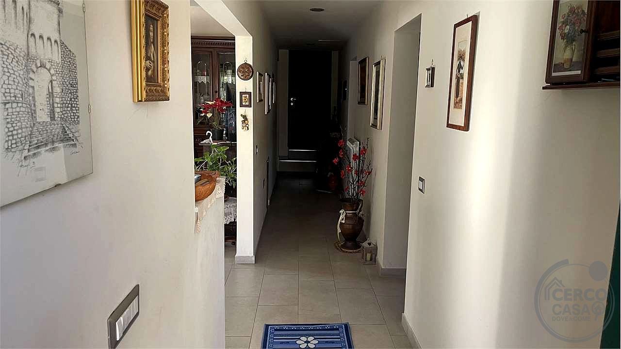 ZONA PREPO Casa singola con due appartamenti e ampio terreno privato