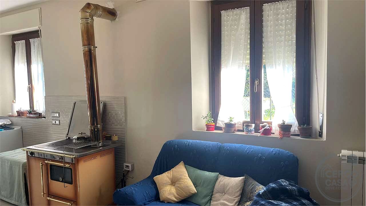 ZONA PREPO Casa singola con due appartamenti e ampio terreno privato