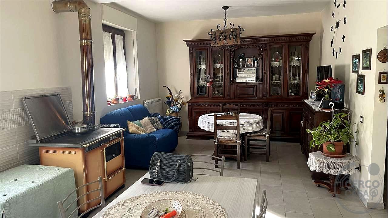 ZONA PREPO Casa singola con due appartamenti e ampio terreno privato