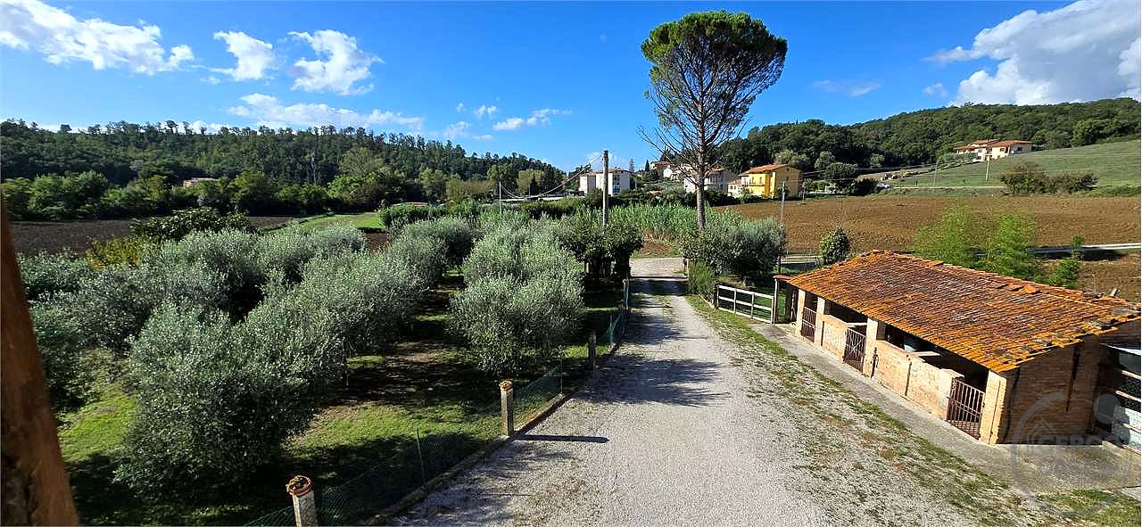 Casolare di campagna con terreno privato – Piccione, Perugia