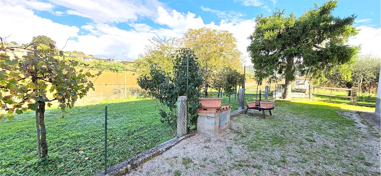 Casolare di campagna con terreno privato – Piccione, Perugia