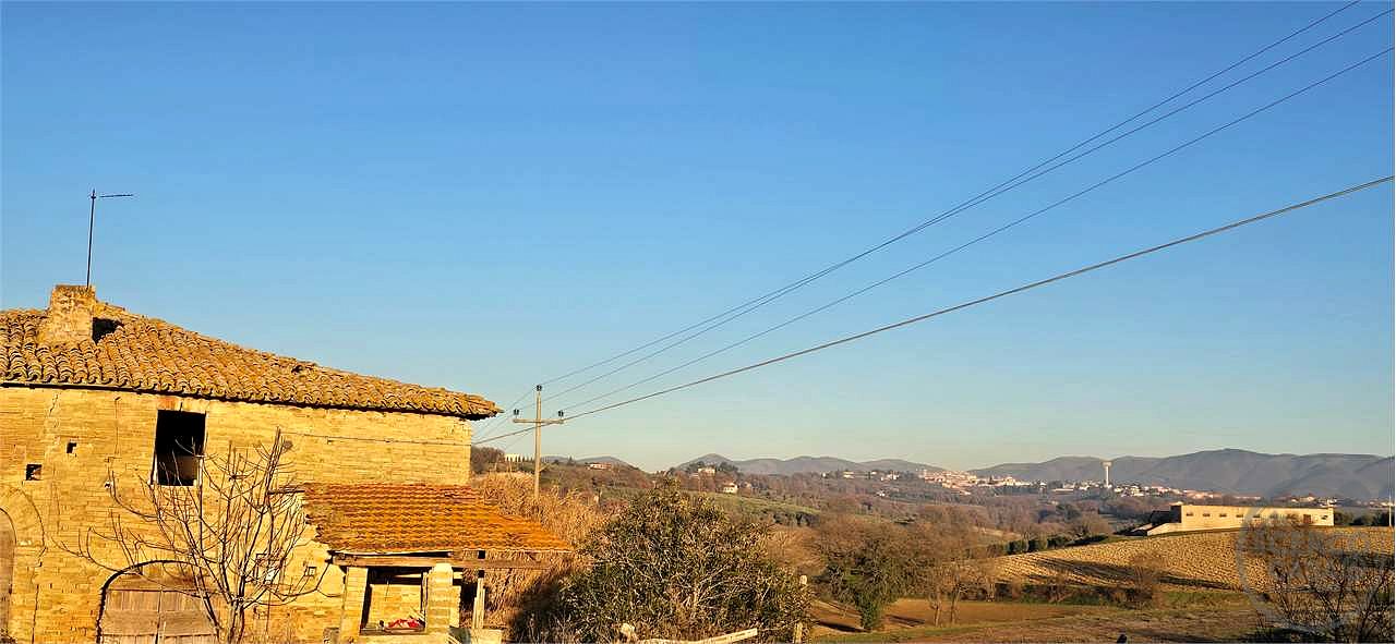 Casolare da ristrutturare a Montefalco (PG)