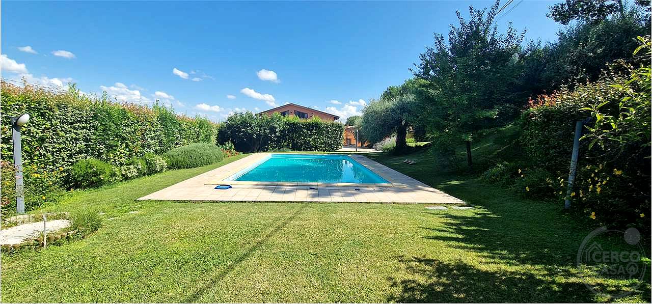 Prestigiosa villa indipendente parco, piscina e vista panoramica