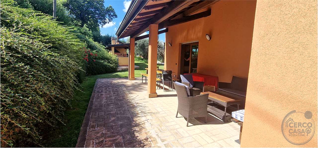 Prestigiosa villa indipendente parco, piscina e vista panoramica