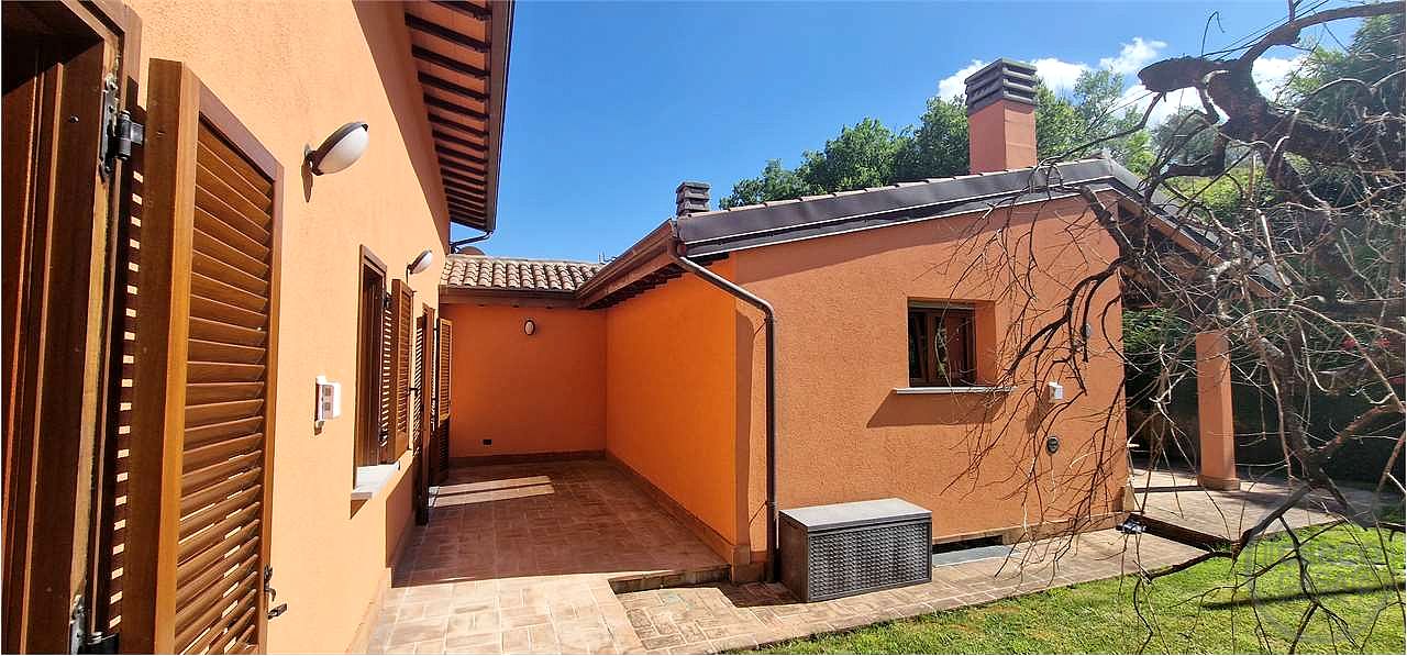 Prestigiosa villa indipendente parco, piscina e vista panoramica