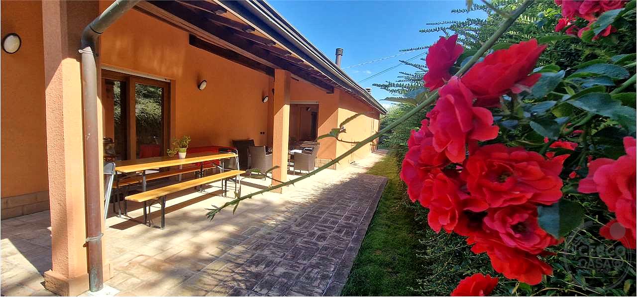 Prestigiosa villa indipendente parco, piscina e vista panoramica