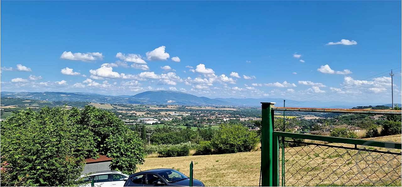Prestigiosa villa indipendente parco, piscina e vista panoramica