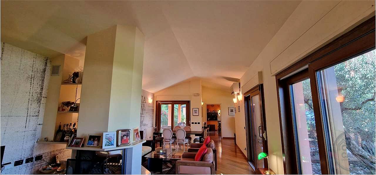 Prestigiosa villa indipendente parco, piscina e vista panoramica