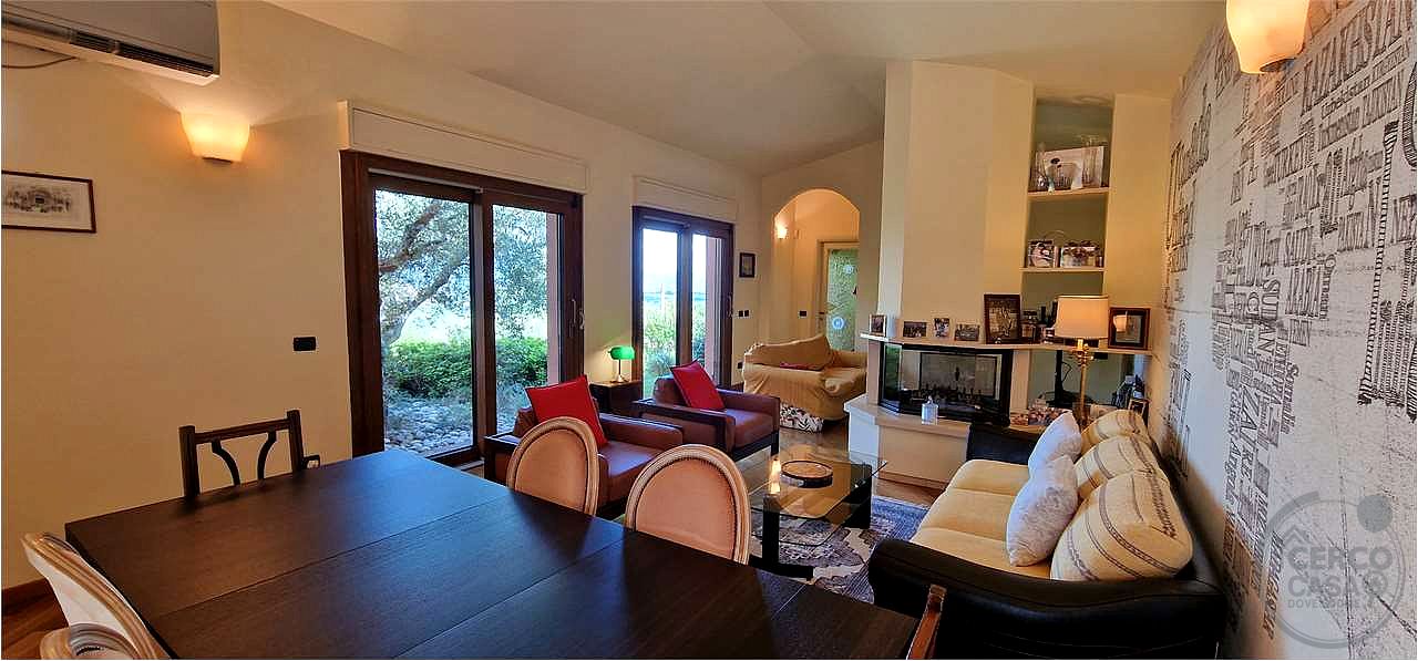 Prestigiosa villa indipendente parco, piscina e vista panoramica