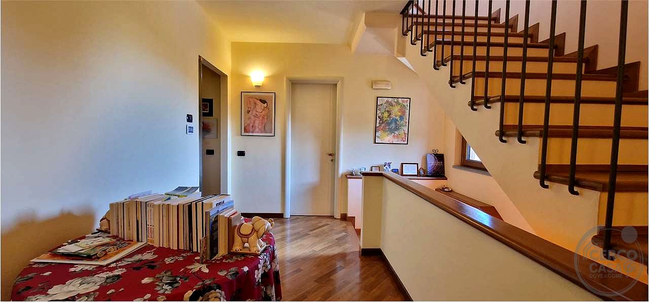 Prestigiosa villa indipendente parco, piscina e vista panoramica