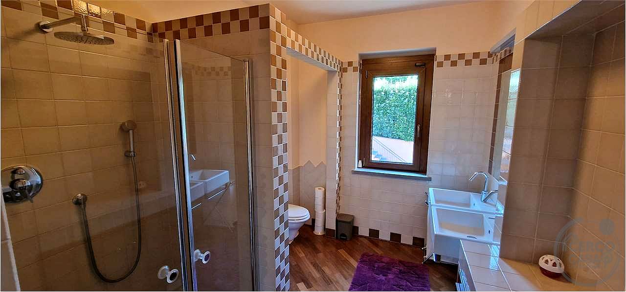 Prestigiosa villa indipendente parco, piscina e vista panoramica