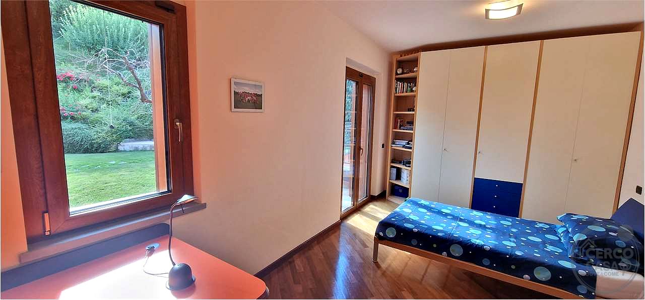 Prestigiosa villa indipendente parco, piscina e vista panoramica
