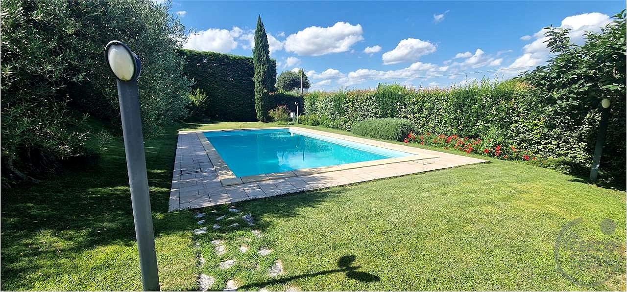 Prestigiosa villa indipendente parco, piscina e vista panoramica