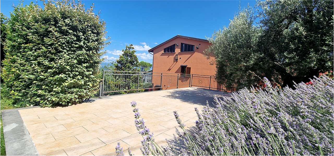 Prestigiosa villa indipendente parco, piscina e vista panoramica