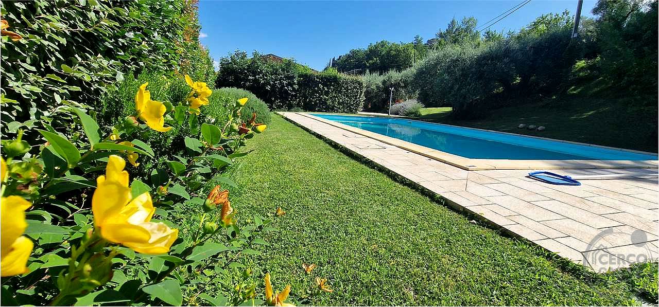 Prestigiosa villa indipendente parco, piscina e vista panoramica
