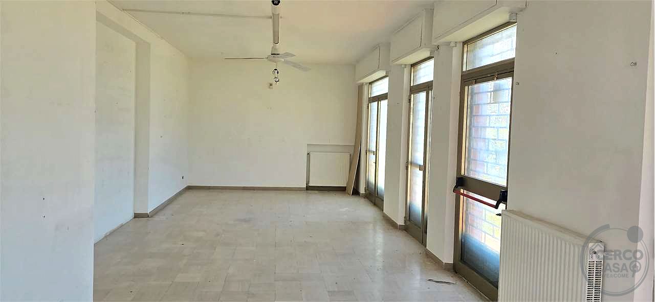 Affittasi locale commerciale a Perugia – Via G. Frenguelli