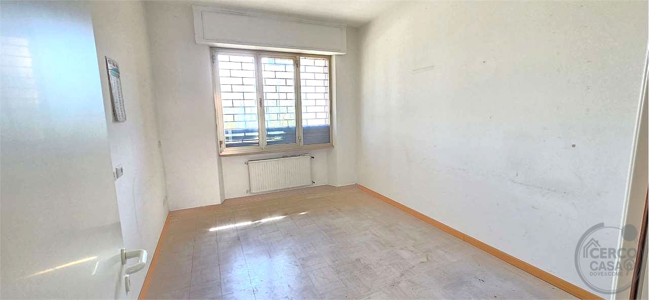 Affittasi locale commerciale a Perugia – Via G. Frenguelli