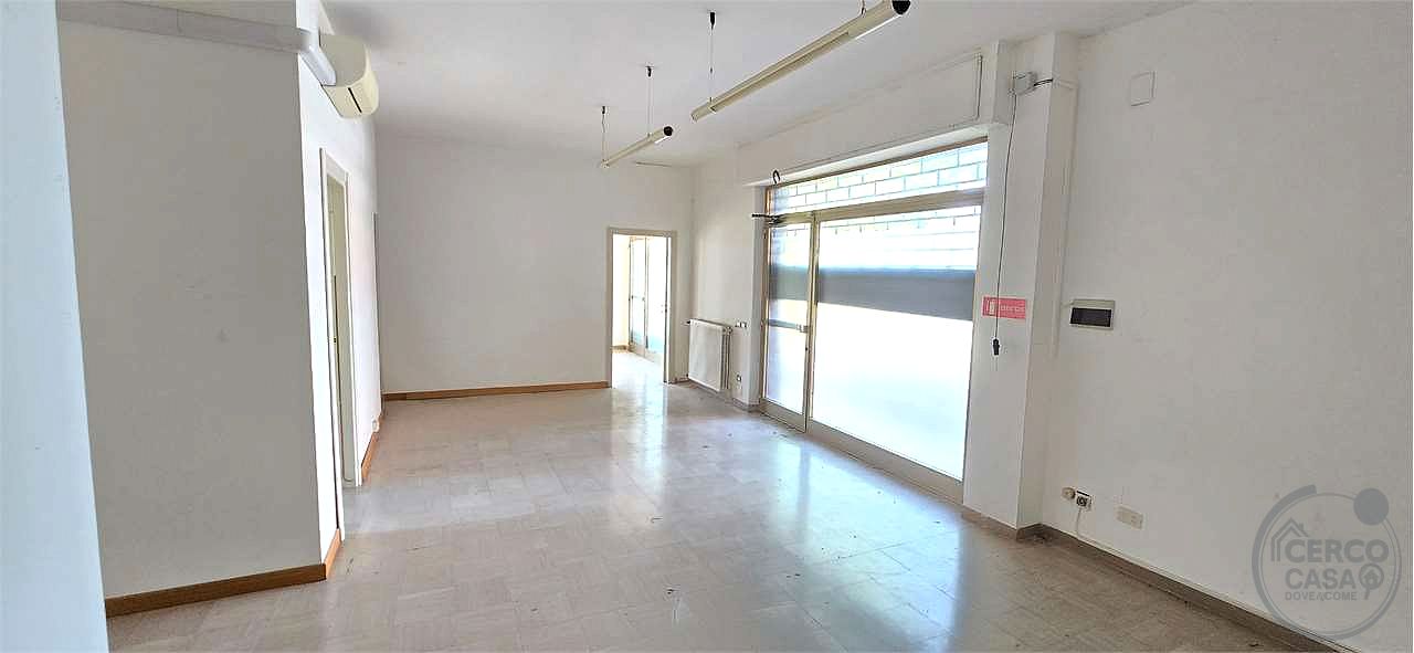 Affittasi locale commerciale a Perugia – Via G. Frenguelli