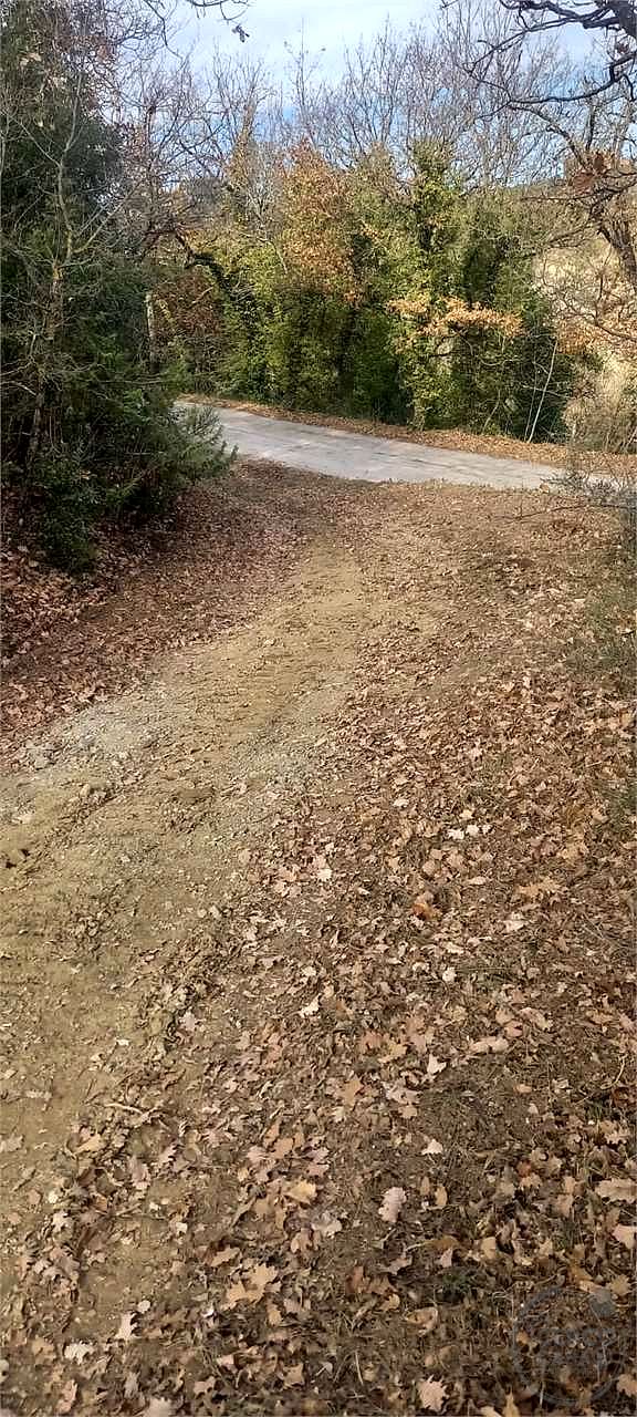 Casale con 1,5 ettari di terreno e uliveto Marsciano / Compignano