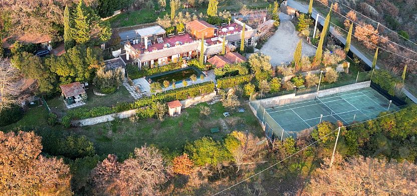 Casale in vendita con piscina a Montebitorno Magione Umbria