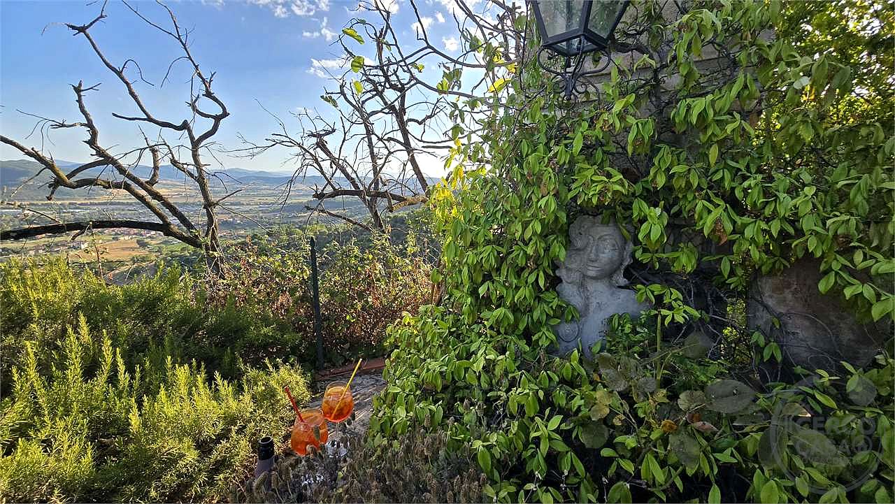 Casolari del Cardellino due unità indipendenti già suddivise Magione Umbria