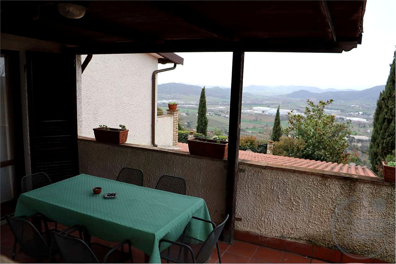 Casolari del Cardellino due unità indipendenti già suddivise Magione Umbria