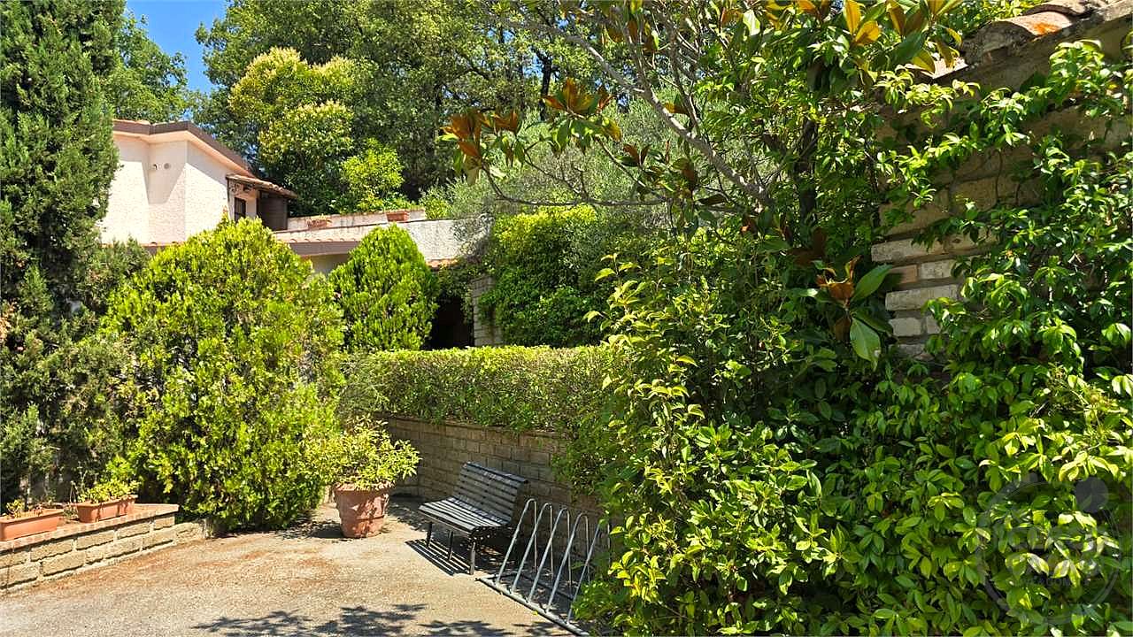 Casolari del Cardellino due unità indipendenti già suddivise Magione Umbria