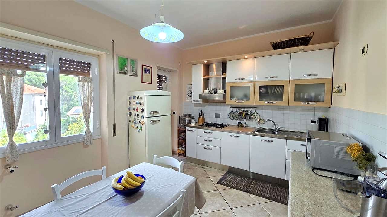 Ampio appartamento ristrutturato con garage e terrazzi – Tavernelle di Panicale
