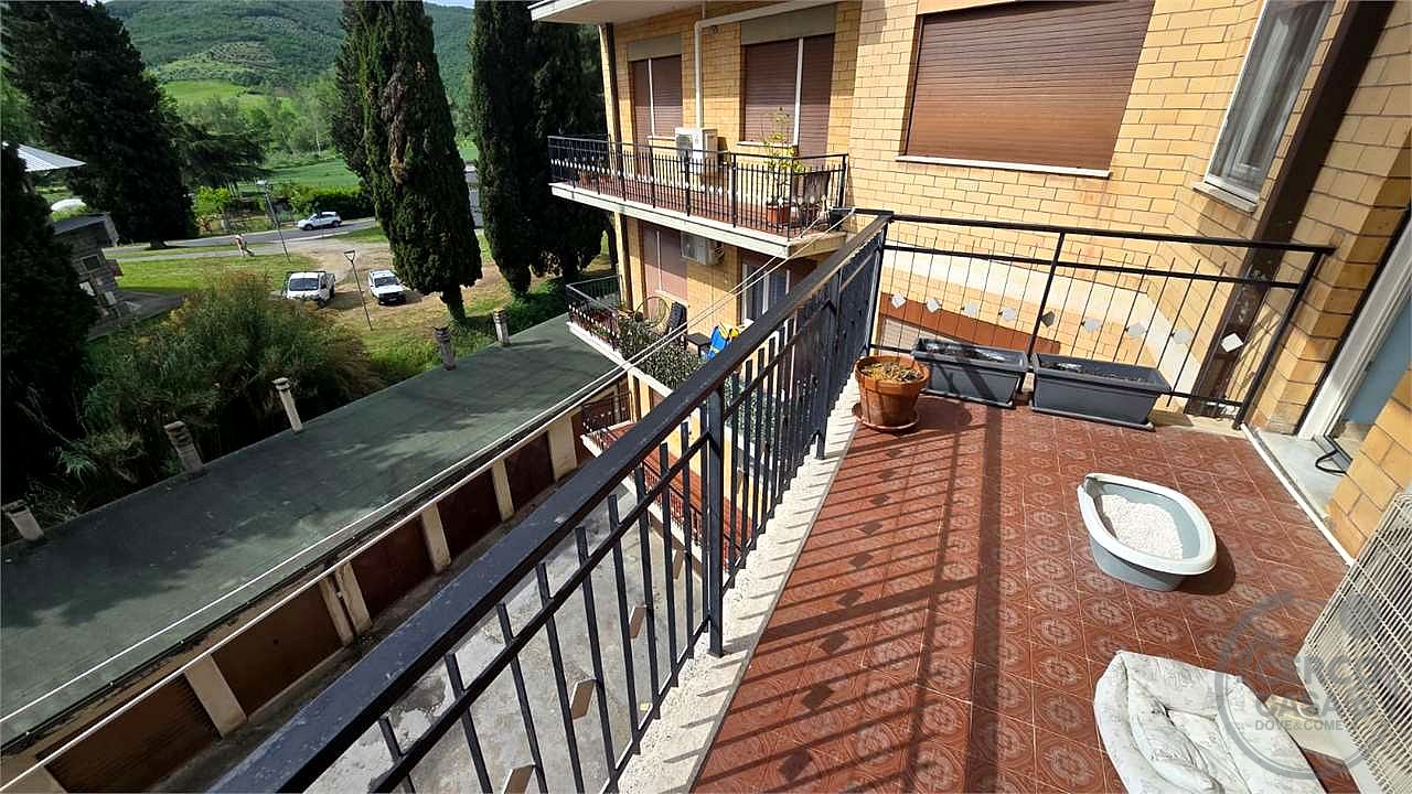 Ampio appartamento ristrutturato con garage e terrazzi – Tavernelle di Panicale