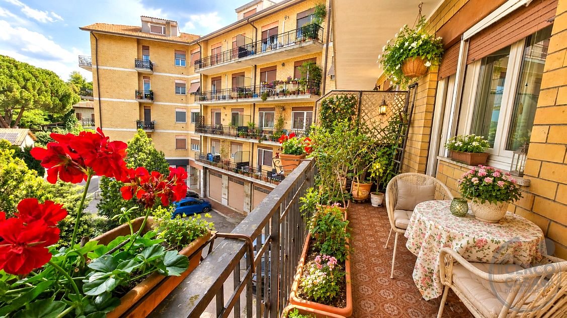 Ampio appartamento ristrutturato con garage e terrazzi – Tavernelle di Panicale