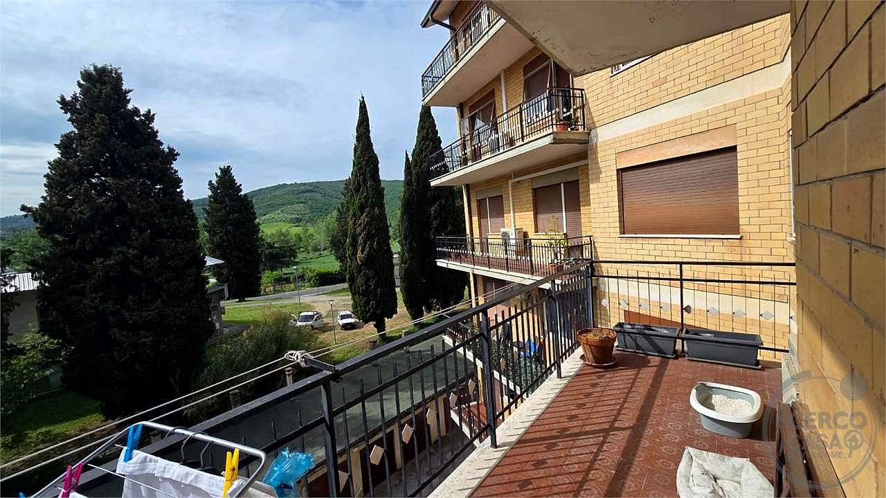 Ampio appartamento ristrutturato con garage e terrazzi – Tavernelle di Panicale