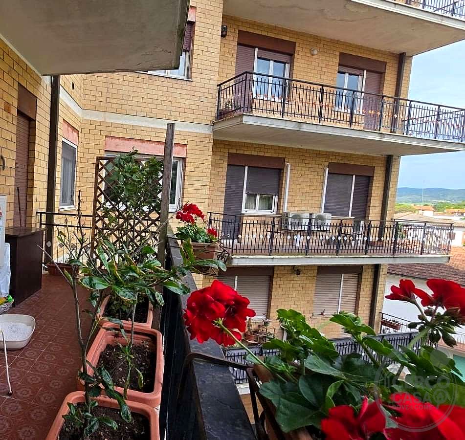 Ampio appartamento ristrutturato con garage e terrazzi – Tavernelle di Panicale