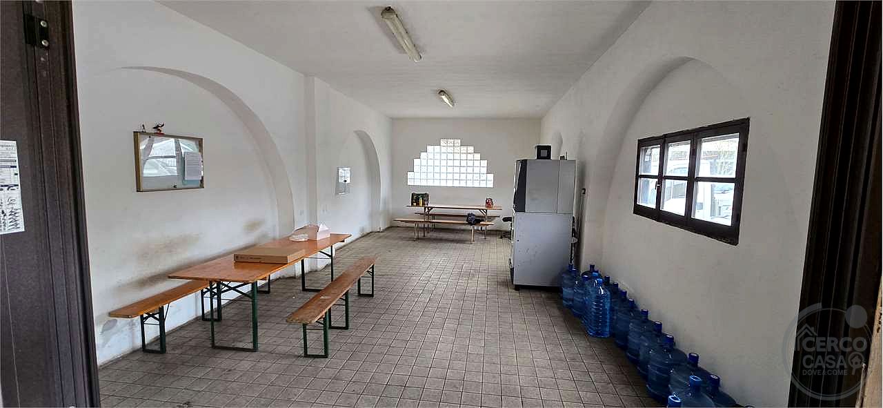 Affittasi capannone 1000 mq più uffici Villa Pitignano (PG)