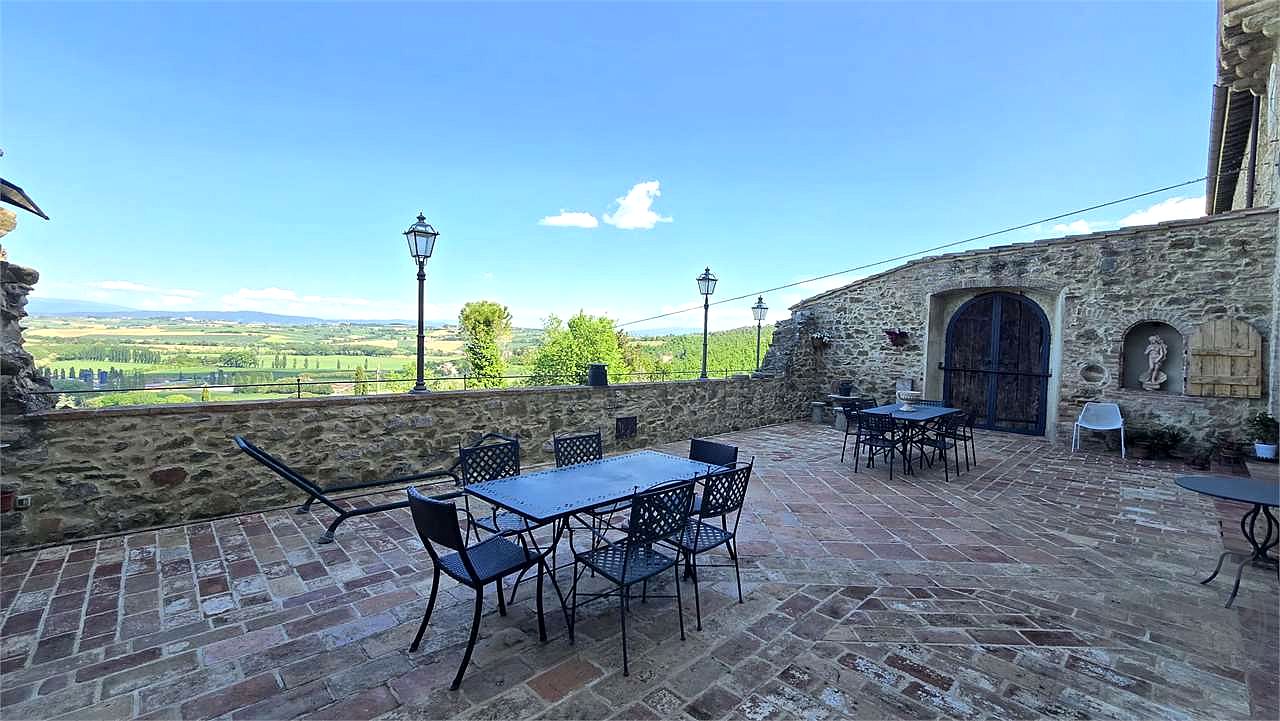 Prestigioso complesso immobiliare storico con affreschi del Perugino – Montevibiano Nuovo, Marsciano