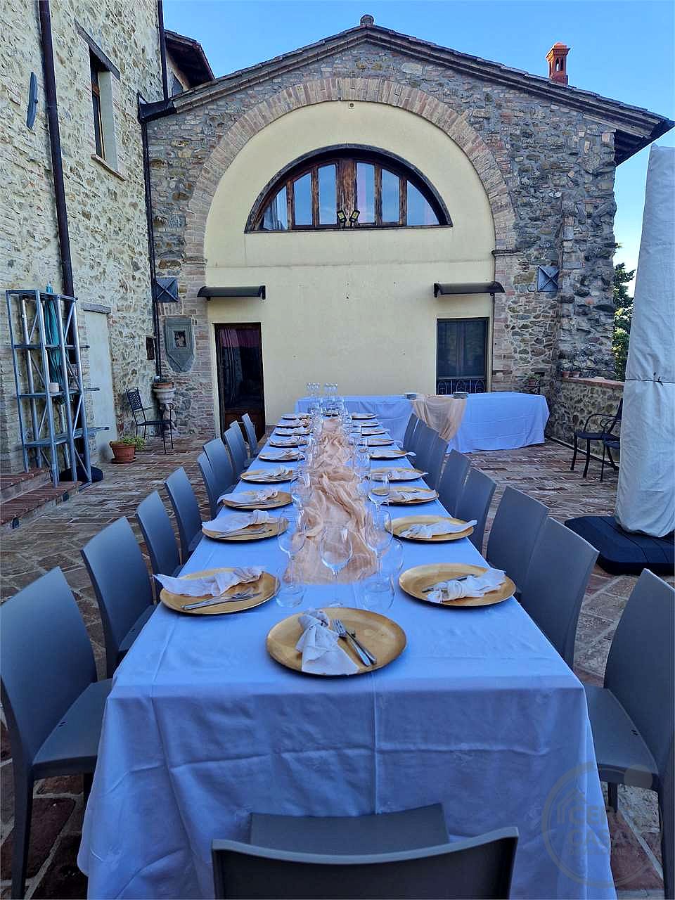 Prestigioso complesso immobiliare storico con affreschi del Perugino – Montevibiano Nuovo, Marsciano