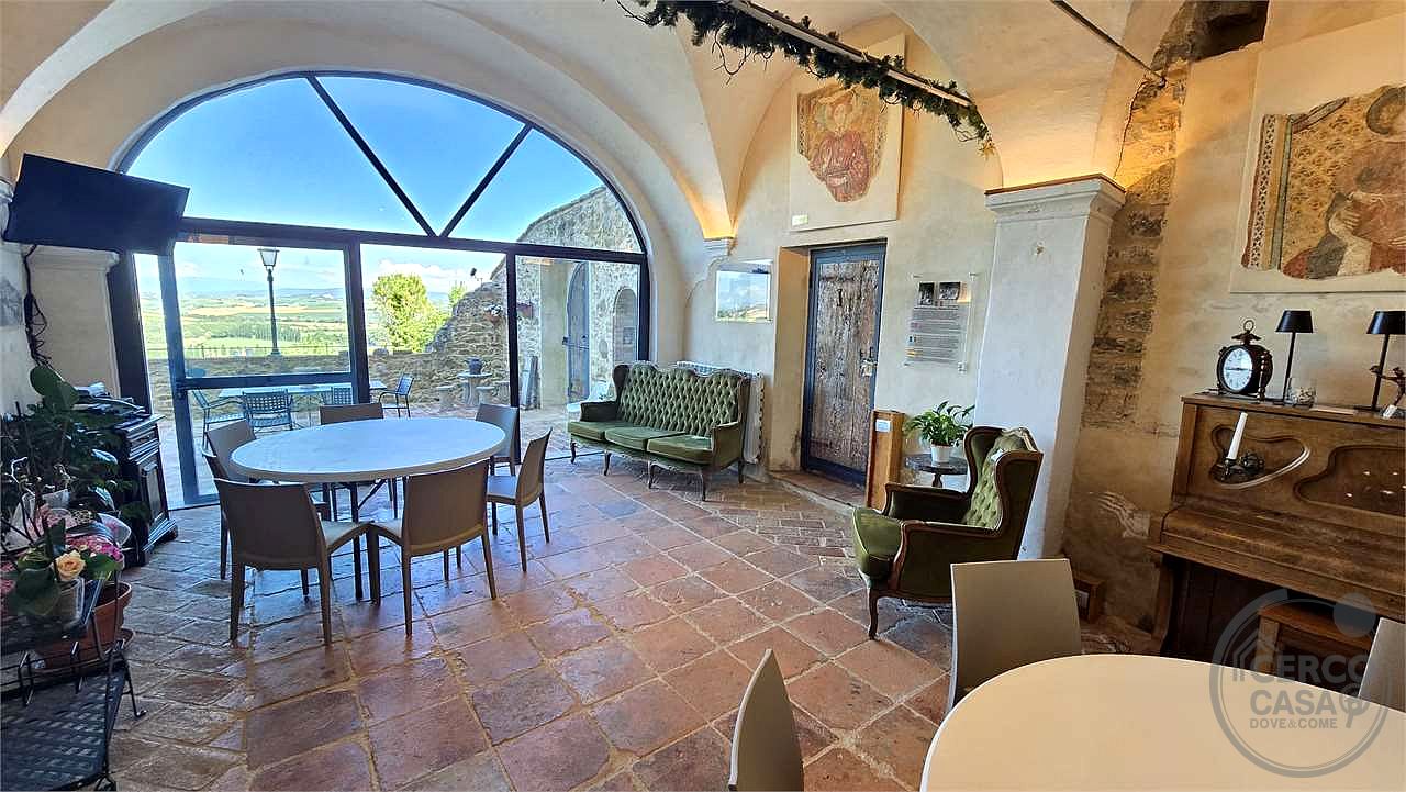 Prestigioso complesso immobiliare storico con affreschi del Perugino – Montevibiano Nuovo, Marsciano