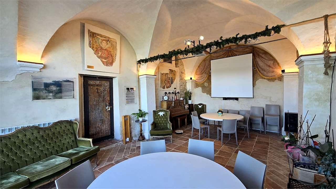 Prestigioso complesso immobiliare storico con affreschi del Perugino – Montevibiano Nuovo, Marsciano
