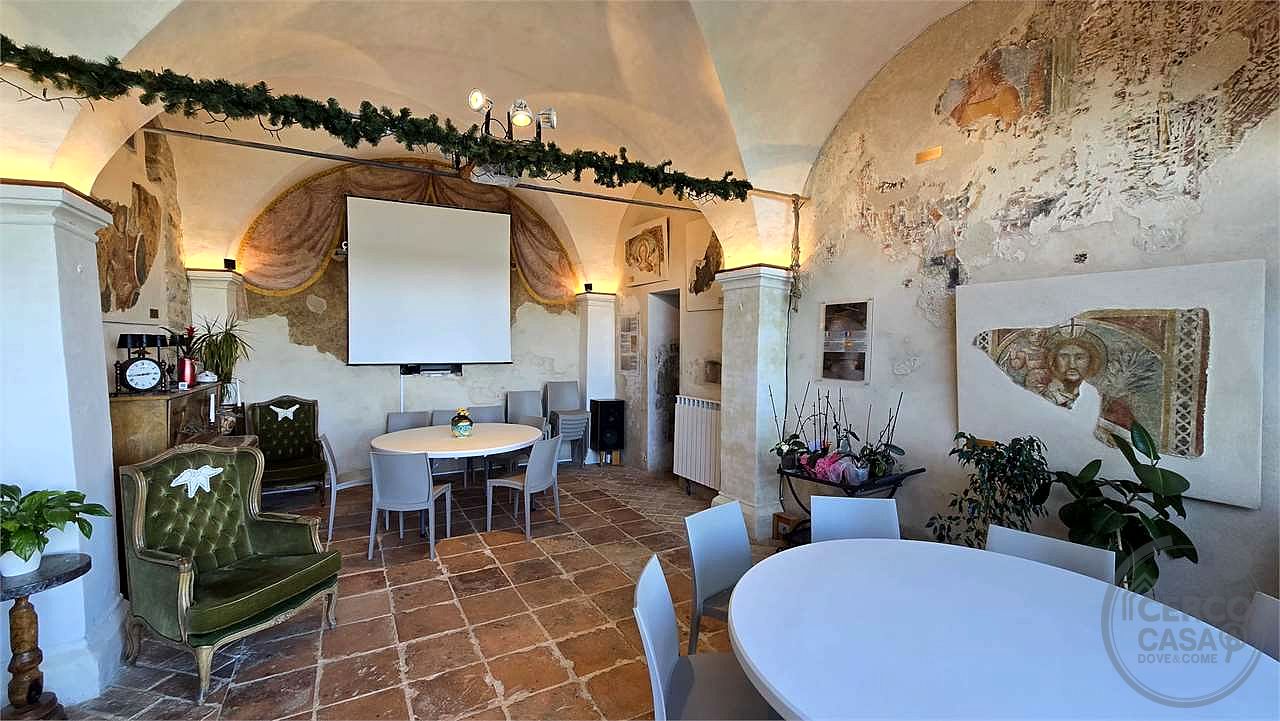 Prestigioso complesso immobiliare storico con affreschi del Perugino – Montevibiano Nuovo, Marsciano