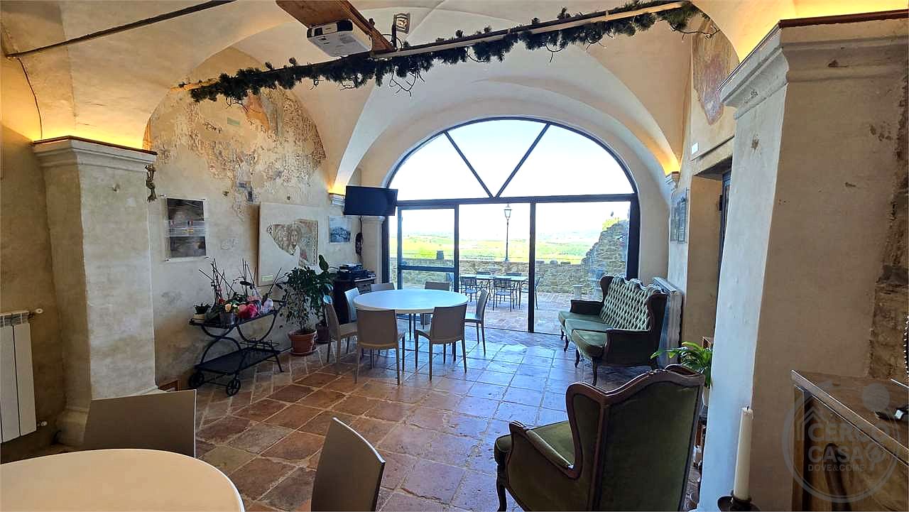 Prestigioso complesso immobiliare storico con affreschi del Perugino – Montevibiano Nuovo, Marsciano
