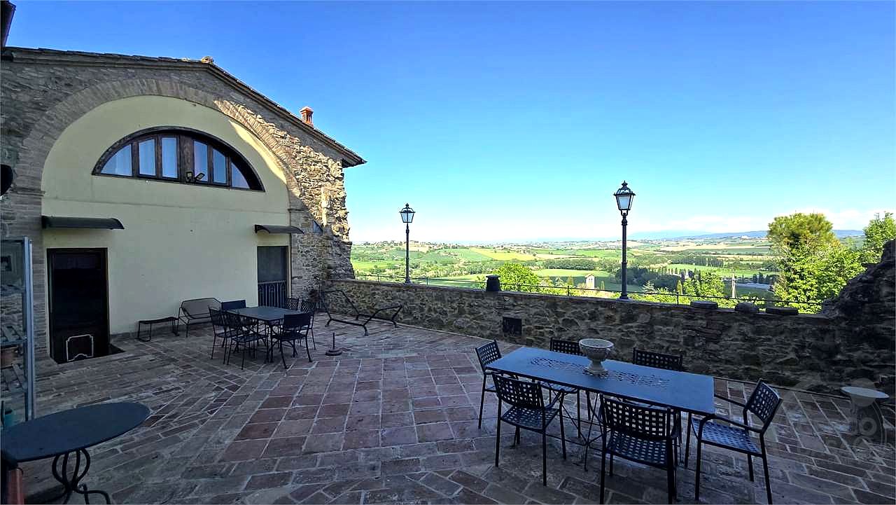 Prestigioso complesso immobiliare storico con affreschi del Perugino – Montevibiano Nuovo, Marsciano