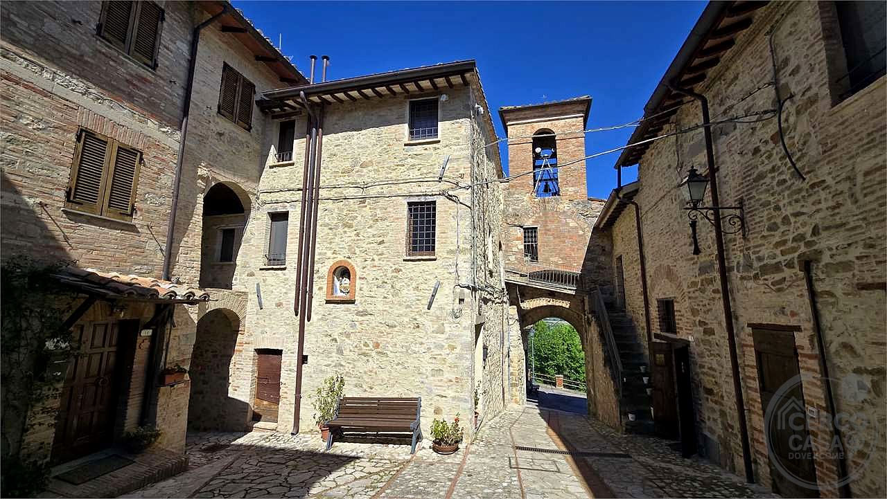 Prestigioso complesso immobiliare storico con affreschi del Perugino – Montevibiano Nuovo, Marsciano