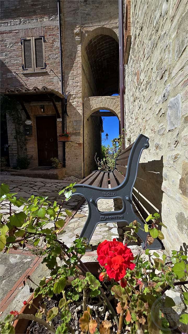 Prestigioso complesso immobiliare storico con affreschi del Perugino – Montevibiano Nuovo, Marsciano