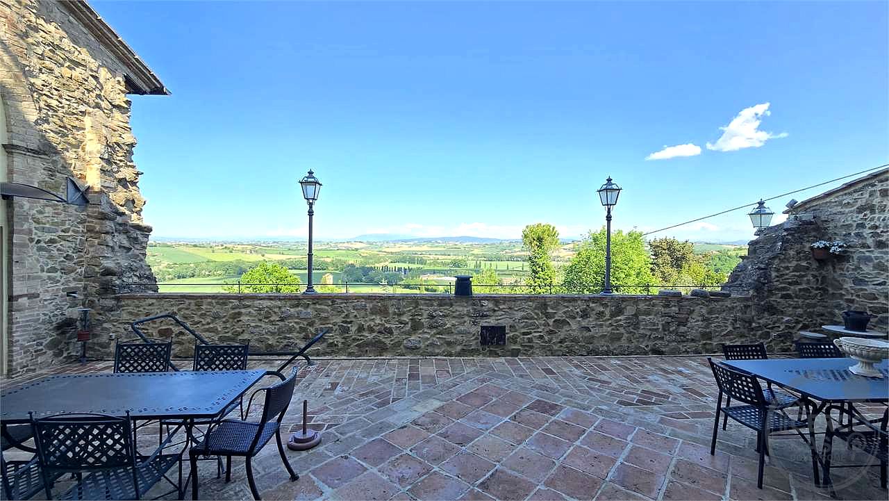 Prestigioso complesso immobiliare storico con affreschi del Perugino – Montevibiano Nuovo, Marsciano