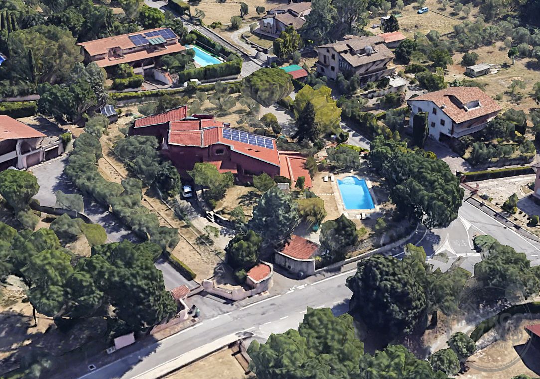 Elegante villa contemporanea con piscina, giardino riservato e dependance indipendente