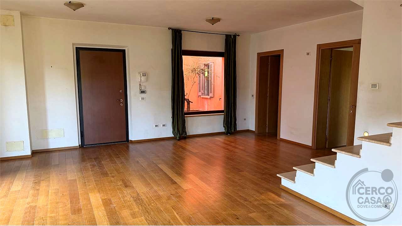 SAN VETTURINO – ESCLUSIVA PORZIONE DI VILLA DI RECENTE COSTRUZIONE CON GIARDINO
