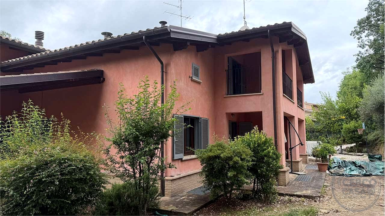 SAN VETTURINO – ESCLUSIVA PORZIONE DI VILLA DI RECENTE COSTRUZIONE CON GIARDINO