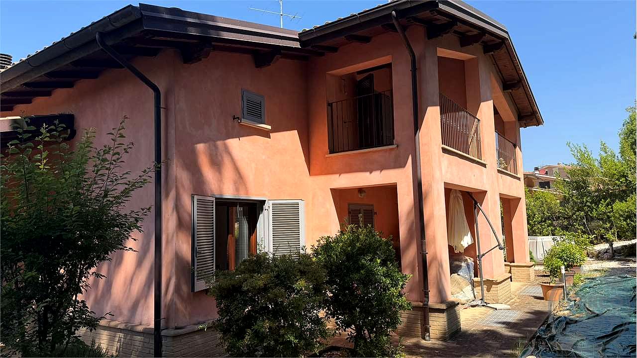 SAN VETTURINO – ESCLUSIVA PORZIONE DI VILLA DI RECENTE COSTRUZIONE CON GIARDINO