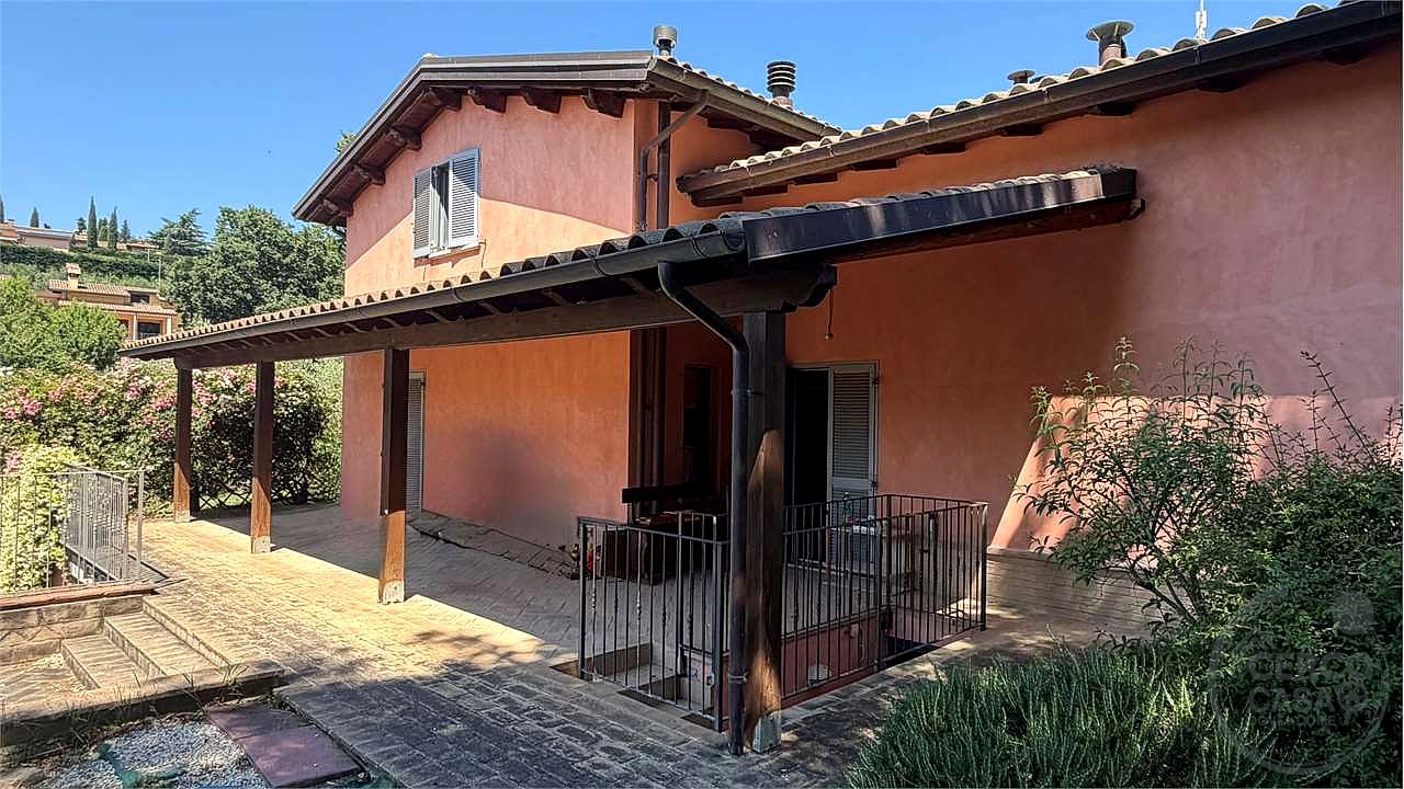 SAN VETTURINO – ESCLUSIVA PORZIONE DI VILLA DI RECENTE COSTRUZIONE CON GIARDINO