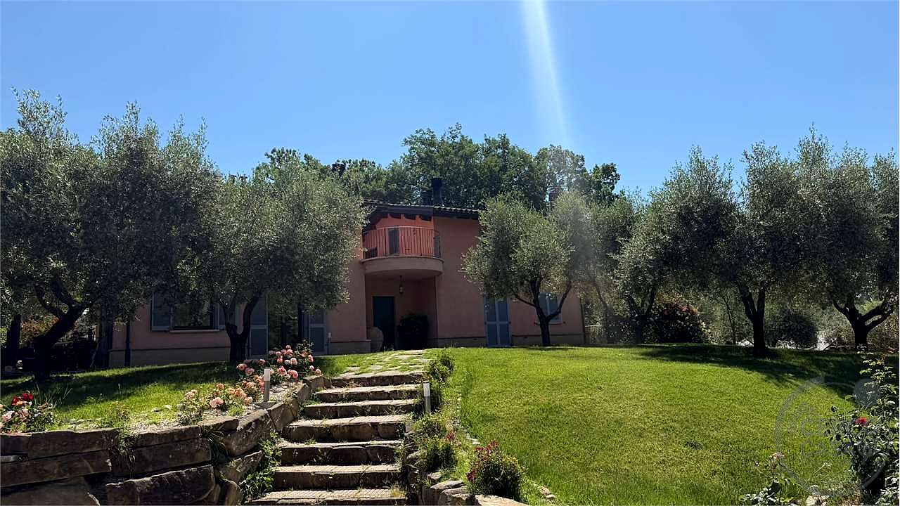 SAN VETTURINO – ESCLUSIVA PORZIONE DI VILLA DI RECENTE COSTRUZIONE CON GIARDINO