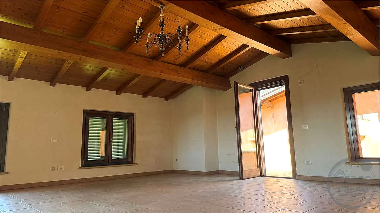 SAN VETTURINO – ESCLUSIVA PORZIONE DI VILLA DI RECENTE COSTRUZIONE CON GIARDINO